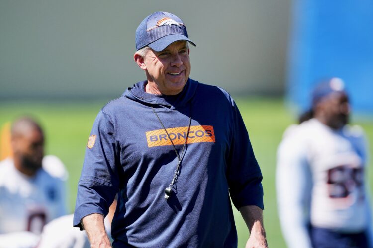 Payton, Broncos agree to 5-year contract